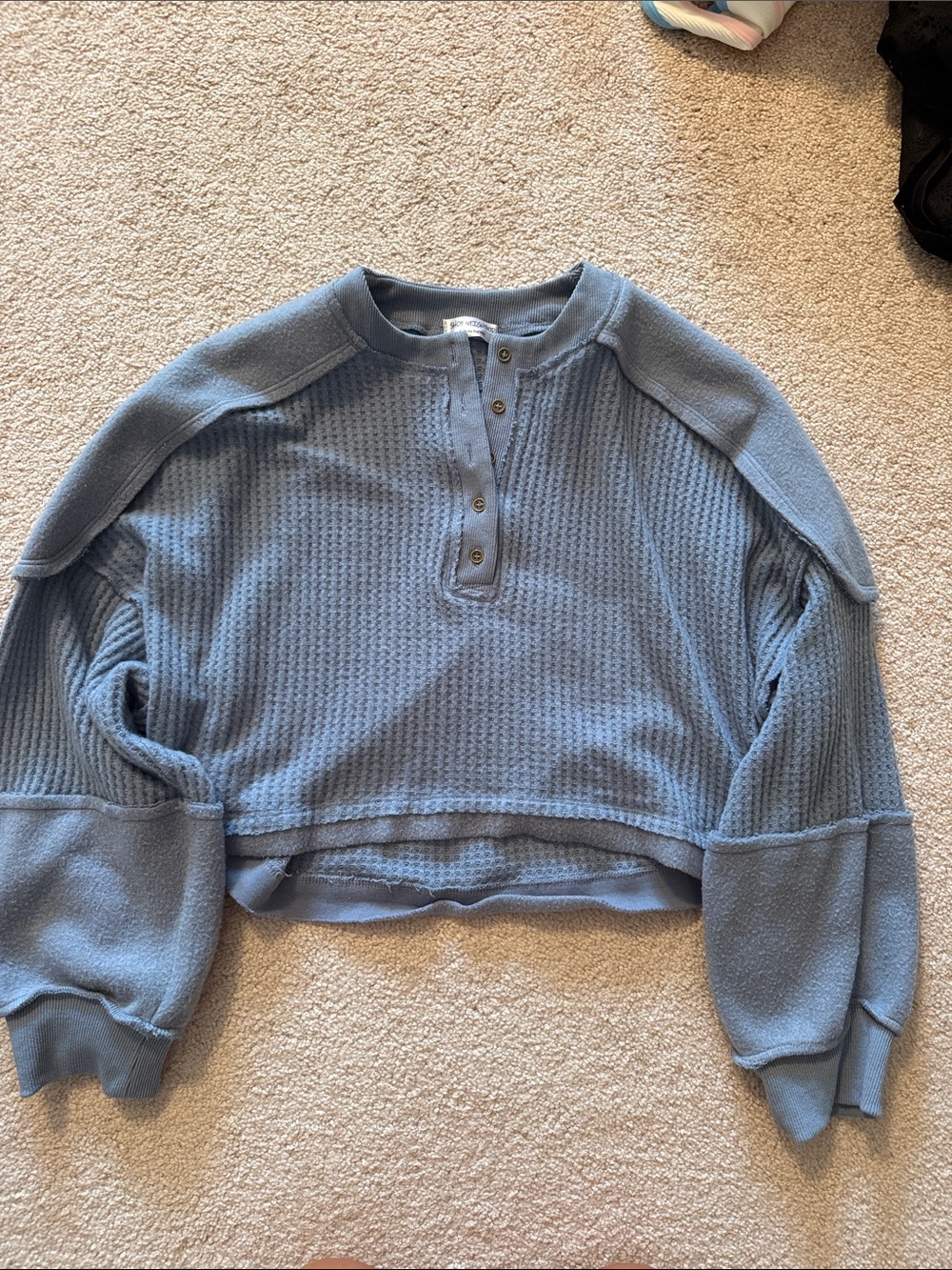 Cropped Waffle-Knit Henley Top in Dusty Blue